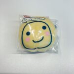 セブンイレブンで見つけた「カスタードまんじゅう」。パッケージには、たまごっちのキャラクター(名前は知らない笑)が大きく描かれていて、さらに「もうこないからねー」