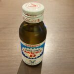 セブンイレブンで手に入る「リポビタンD」は、疲れたときの心強い味方。飲んだ瞬間、どこか懐かしさを感じるすっきりとした甘さと、ほのかな薬味のような風味が特徴で、意