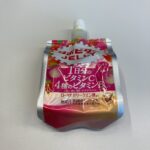 セブンイレブンで購入した「リポビタンゼリーVC ピーチ＆マンゴー味」。 持ち運びやすく、キャップを開けた瞬間からふわっと甘いピーチの香りが広がります！ ひと口飲