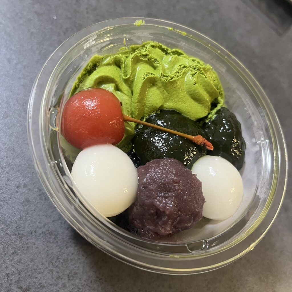 コンビニ セブンイレブン 黒蜜で食べる宇治抹茶あんみつ