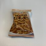 セブンイレブンで購入した「国産玉ねぎ使用 オニオンスープ」、これがフリーズドライとは思えないクオリティで、正直かなり驚きました！ 袋を開けてカップにポン、お湯を