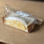 ローソンの【ごろっとタマゴサンド】を朝食にいただきました♪ ○税込279円 ローソンのキッチンコーナーの様な所でこちらを購入。 見た目からしてもタマゴが美味しそ