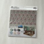 セリアには、ドールハウスキットもたくさんあるんですよ！思いがけず私の好きなウィリアム・モリスのデザイン柄の【ドールハウス壁紙シートマスターピースコレクション/W