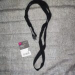 息子の部活動や野外活動で資料を持ち運ぶ際に使用するために、汚れてもいい使えるストラップを探しにダイソーへ。ダイソーの「ロングストラップ（シンプル）」を購入してみ