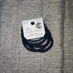 利用シーンを選ばない、圧倒的にシンプルで使いやすい。セリアの「抗菌リングゴム　太 16cm 6P 黒」を買ってきました。 もう何度も、リピート購入している商品で