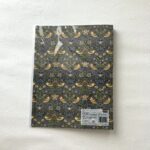 セリアで見かけたら即購入しているウィリアム・モリスシリーズの商品。たまたま寄った店舗で、【Ａ４レバー式ファイルマスターピースコレクション/WM】を見つけたので購