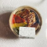 ローソンの「まちかど厨房」でこれまで見たことあったかな？と【ふっくら照焼チキン丼】が気になり、半額だったので購入してみました。 ふっくら照焼チキン丼は、2025