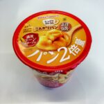 ローソンで購入した「じっくりコトコト こんがりパン 濃厚コーンポタージュ（超盛 パン2倍量）」を試してみました。 カップの中には粉末スープとたっぷりのクルトンが