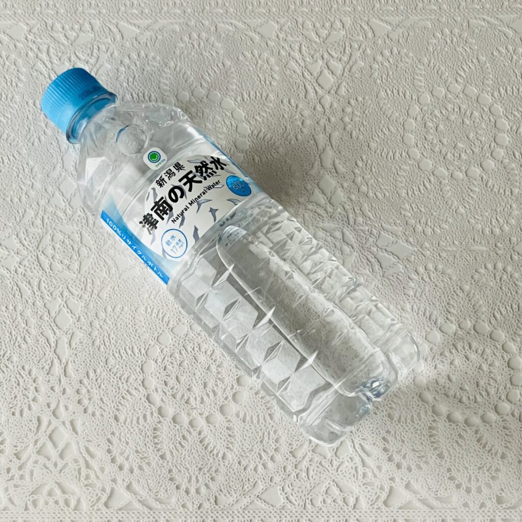 ファミリーマートでミネラルウォ