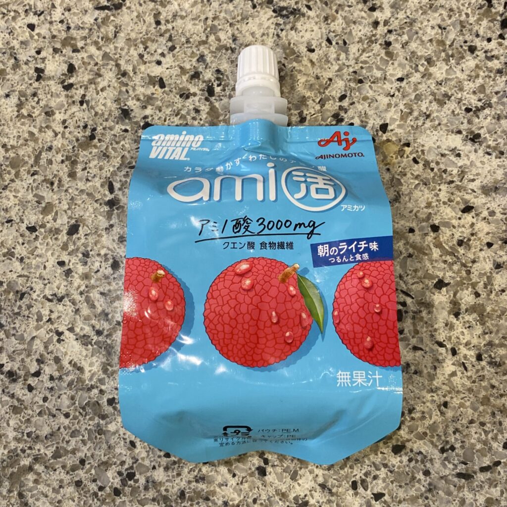 ファミリーマートのゼリードリンクコーナーでみつけた【「アミノバイタル®ami活」ゼリードリンク　朝のライチ味】を買ってみました。 今回、ファミリーマートの公式ア