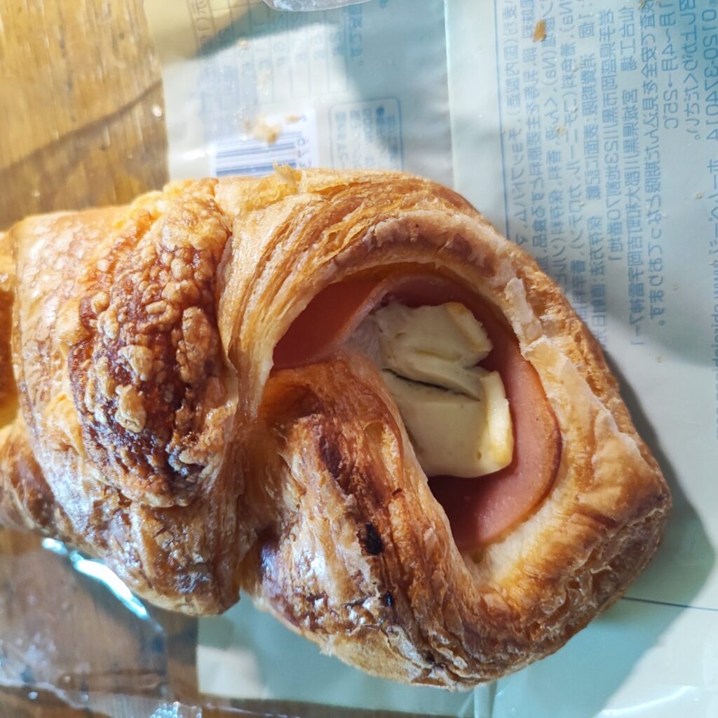 コンビニ ファミリーマート パン