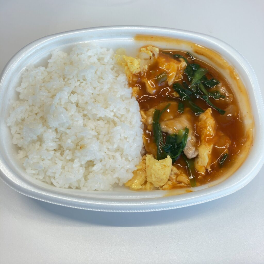 コンビニ セブンイレブン 鉄鍋炒めのニラ玉弁当